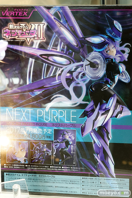 秋葉原の新作フィギュア展示の様子02