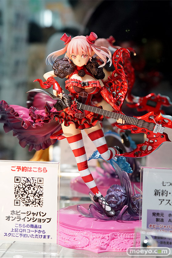 秋葉原の新作フィギュアの展示の様子01