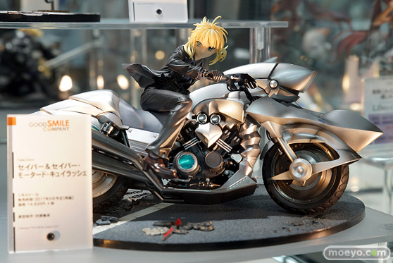 秋葉原の新作フィギュアの展示の様子08