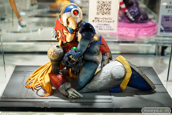 秋葉原の新作フィギュアの展示の様子12