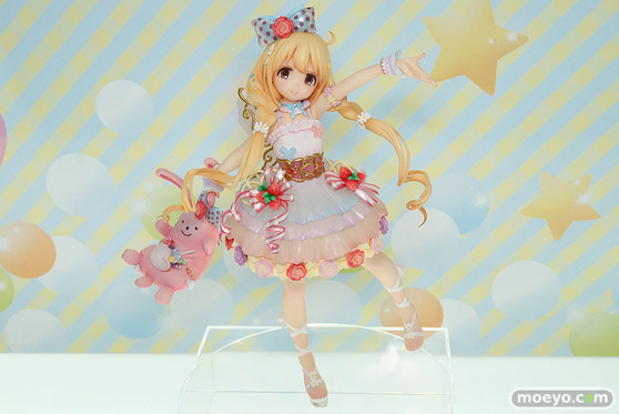 メガホビEXPO 2017 Spring アルターブースの新作フィギュア展示の様子01