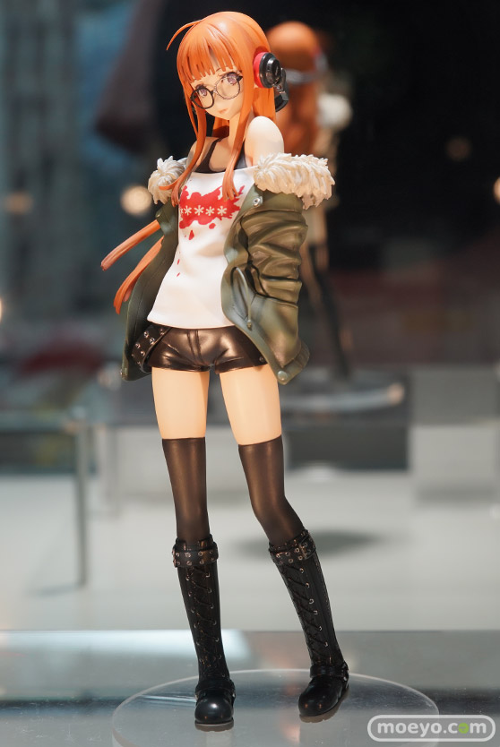 秋葉原の新作フィギュア展示の様子01