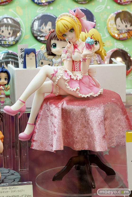 秋葉原の新作フィギュアサンプル展示の様子05