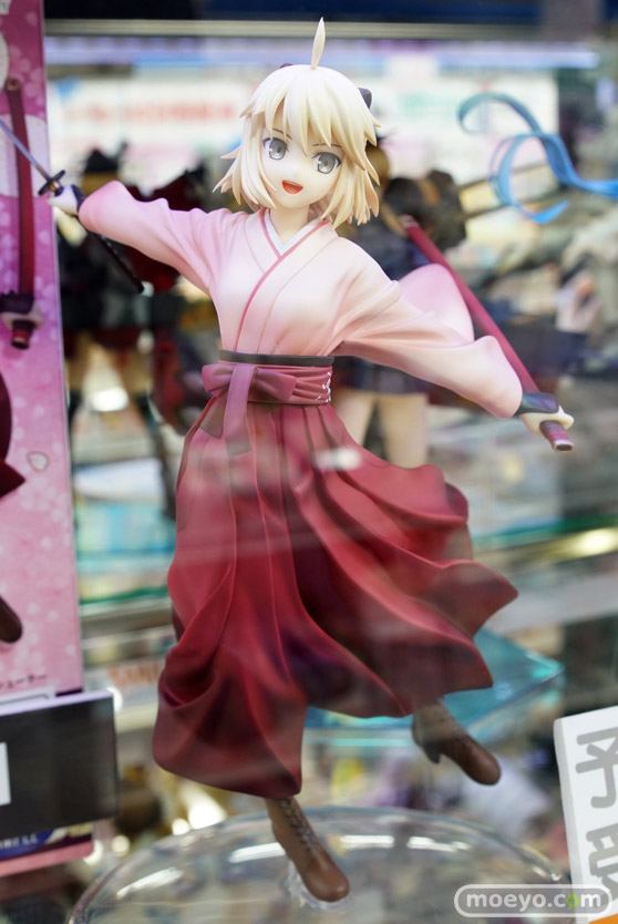 秋葉原の新作フィギュア展示の様子03