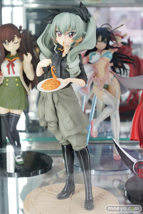 秋葉原の新作フィギュア展示の様子05