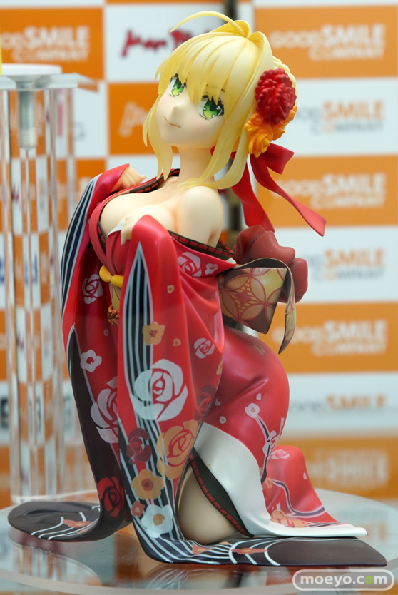 秋葉原の新作フィギュア展示の様子01