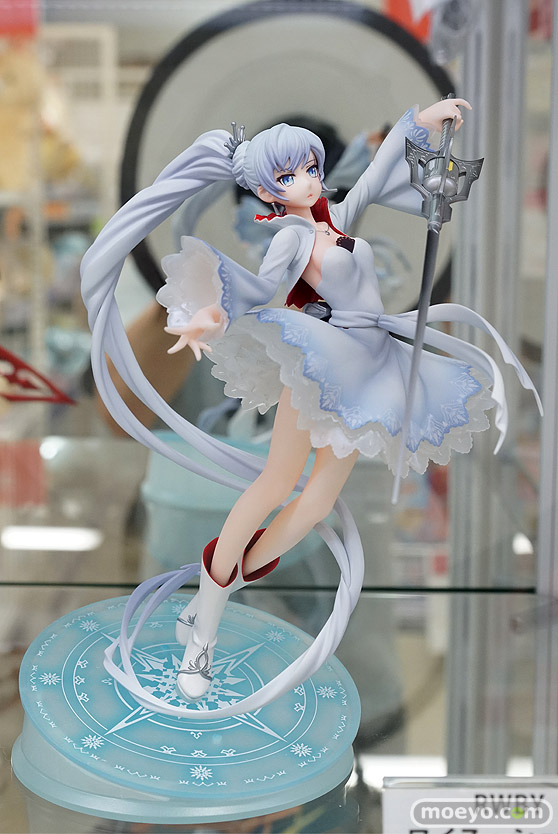 秋葉原での新作フィギュアサンプル展示の様子03
