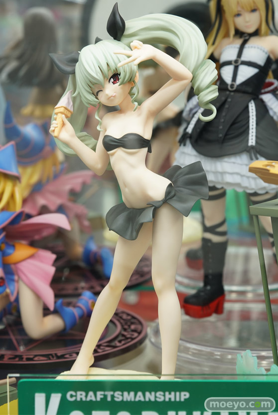 秋葉原での新作フィギュア展示の様子01