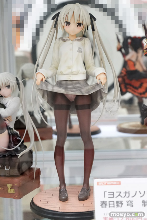 秋葉原の新作フィギュア展示の様子01