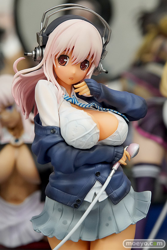 秋葉原の新作フィギュア展示の様子44