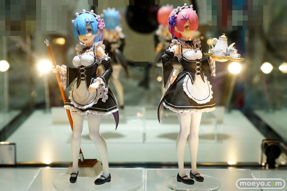 秋葉原の新作フィギュア展示の様子01