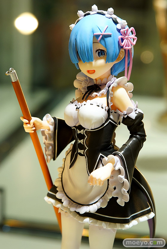 秋葉原の新作フィギュア展示の様子02