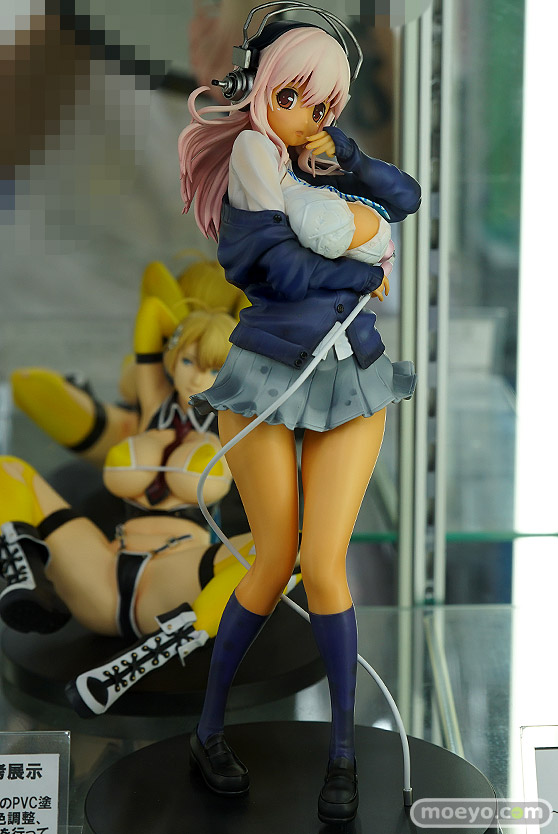 秋葉原の新作フィギュア展示の様子30