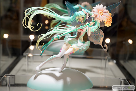 秋葉原の新作フィギュア展示の様子01