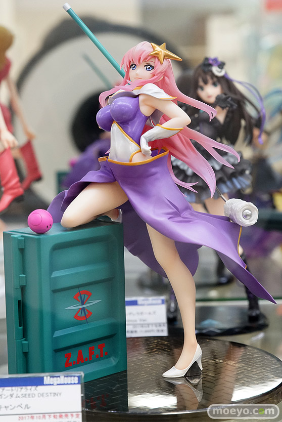 秋葉原の新作フィギュア展示の様子18