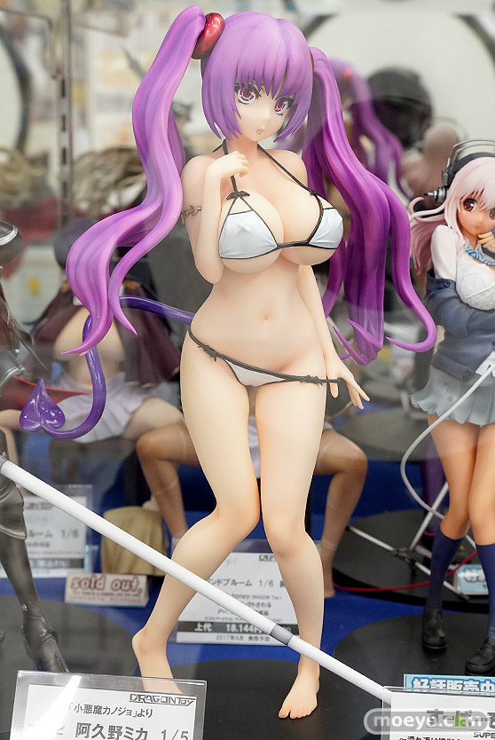 秋葉原の新作フィギュア展示の様子48