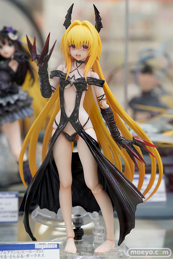 秋葉原の新作フィギュア展示の様子08