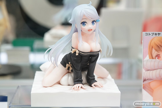 秋葉原の新作フィギュア展示の様子　あみあみ秋葉原ラジオ会館店　アキバ☆ソフマップ1号店03