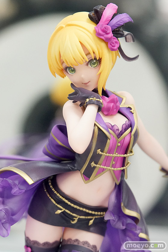 秋葉原の新作フィギュア展示の様子02