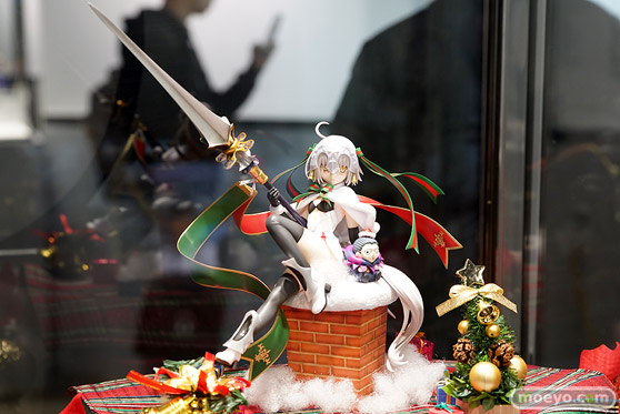 グッドスマイルカンパニーのFate/Grand Order ランサー/ジャンヌ・ダルク・オルタ・サンタ・リリィの新作フィギュア彩色サンプル撮りおろし画像02