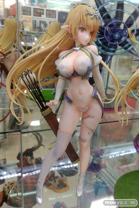 秋葉原の新作フィギュア展示の様子03