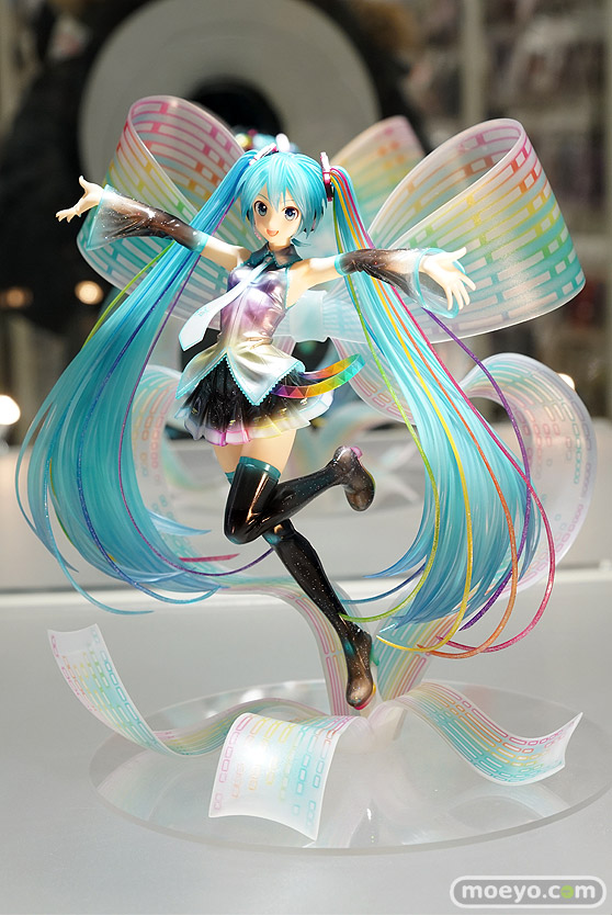 秋葉原の新作フィギュア展示の様子01