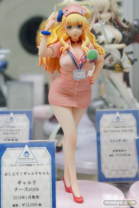 秋葉原の新作フィギュア展示の様子03