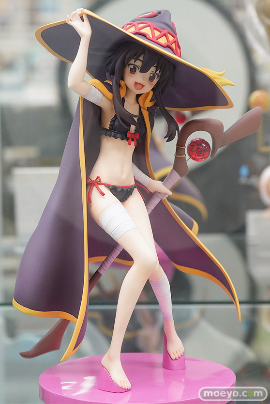 秋葉原の新作フィギュア展示の様子01