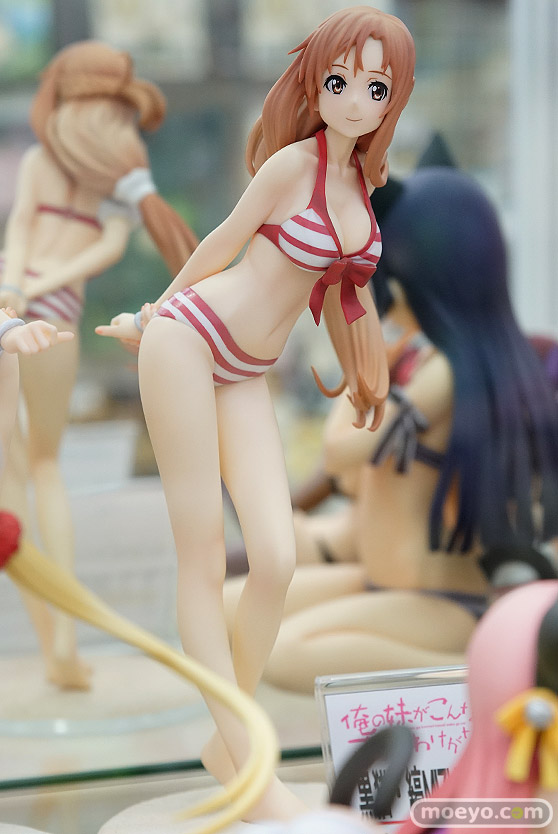 秋葉原の新作フィギュア展示の様子01