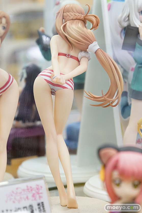 秋葉原の新作フィギュア展示の様子02