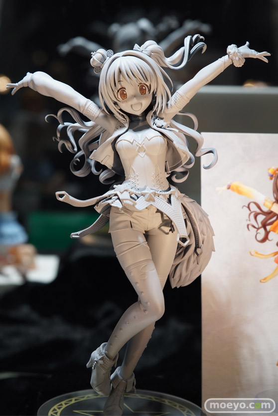 秋葉原の新作フィギュア展示の様子01