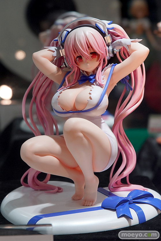 秋葉原の新作フィギュア展示の様子04