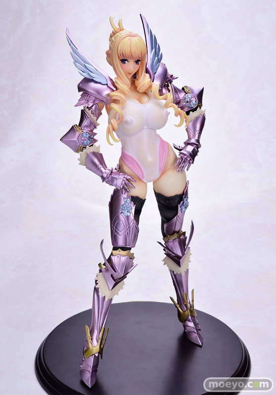 Q-sixのワルキューレロマンツェ ベルティーユ・体育授業(プール編) 白水着ver.の新作フィギュア展示の様子01