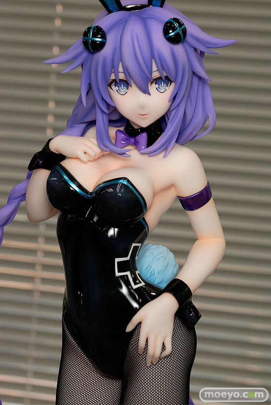 2018冬 ホビーメーカ合同展示会でのフリーイング新作場にフィギュア　パープルハート　ブラックハート　クリスカ　の彩色サンプル展示の様子03