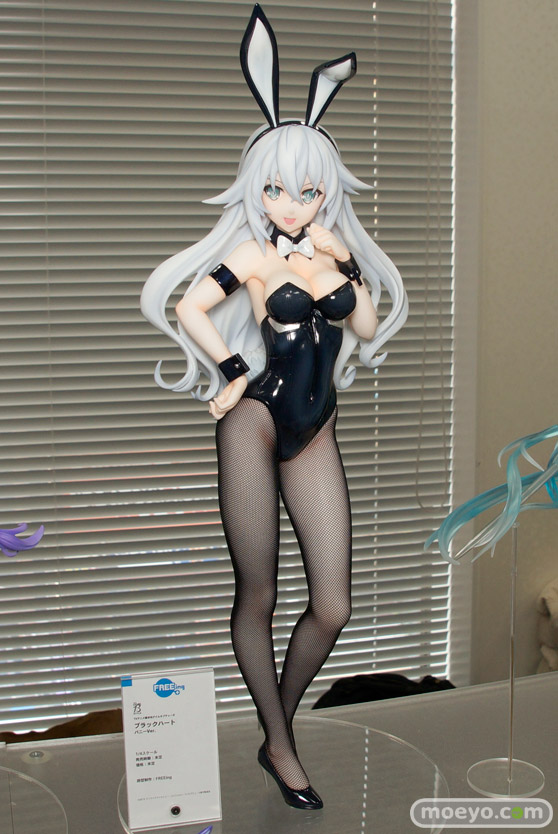 2018冬 ホビーメーカ合同展示会でのフリーイング新作場にフィギュア　パープルハート　ブラックハート　クリスカ　の彩色サンプル展示の様子06