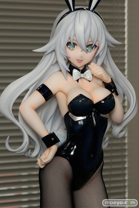 2018冬 ホビーメーカ合同展示会でのフリーイング新作場にフィギュア　パープルハート　ブラックハート　クリスカ　の彩色サンプル展示の様子07