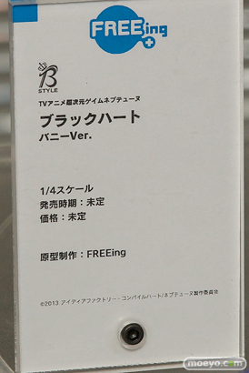 2018冬 ホビーメーカ合同展示会でのフリーイング新作場にフィギュア　パープルハート　ブラックハート　クリスカ　の彩色サンプル展示の様子09