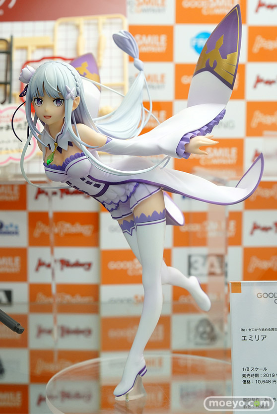 秋葉原の新作フィギュア展示の様子02