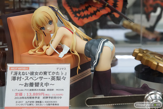 秋葉原の新作フィギュア展示の様子01