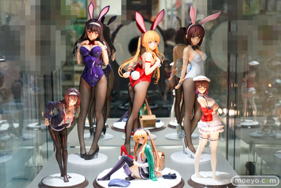 秋葉原の新作フィギュア展示の様子01