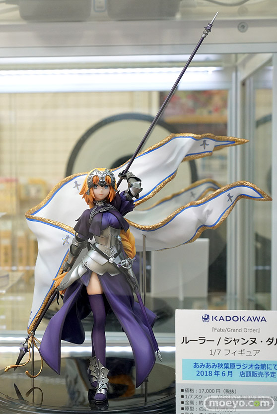 秋葉原の新作フィギュア展示の様子02