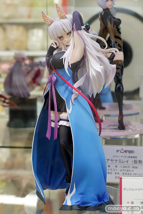 秋葉原の新作フィギュア展示の様子01