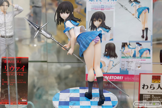 秋葉原の新作フィギュア展示の様子02