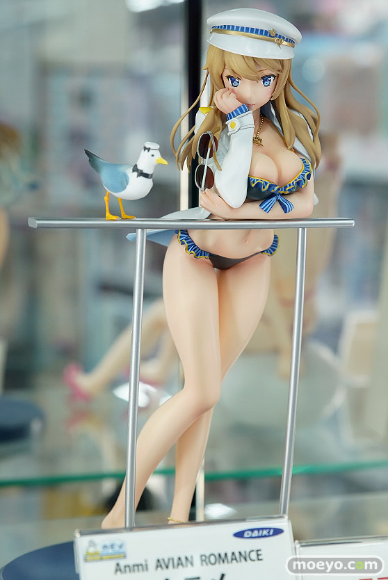 秋葉原の新作フィギュア展示の様子01