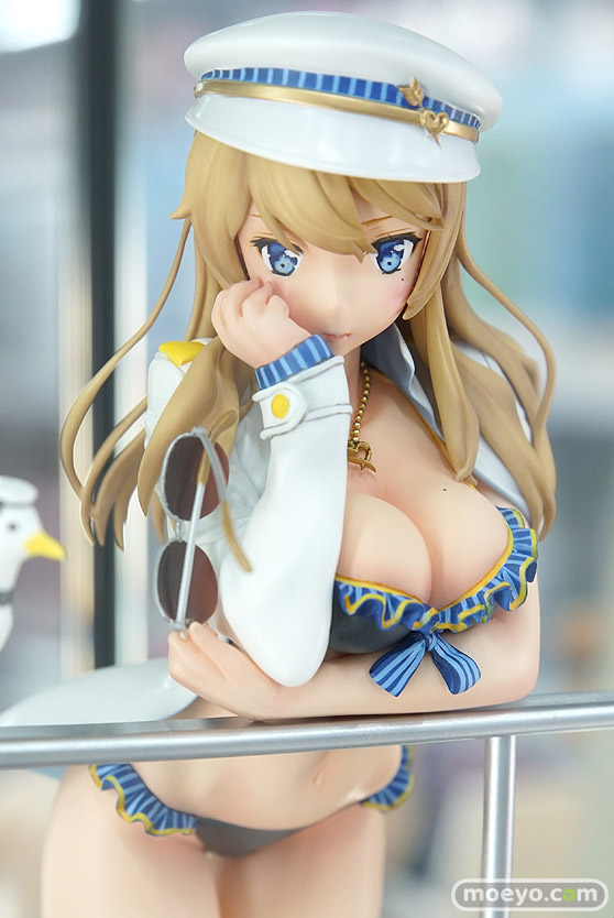 秋葉原の新作フィギュア展示の様子02