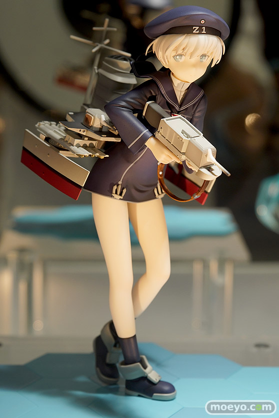 秋葉原の新作フィギュア展示の様子01