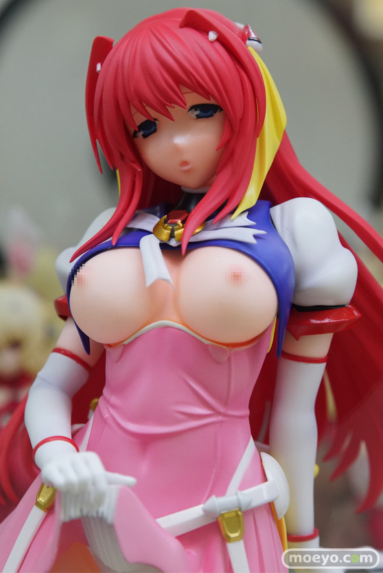 秋葉原の新作フィギュア展示の様子02