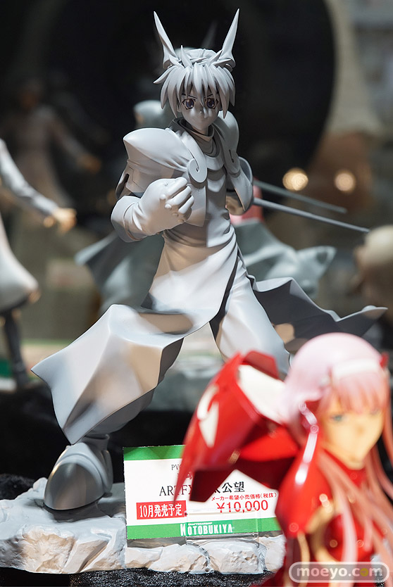 秋葉原の新作フィギュア展示の様子01