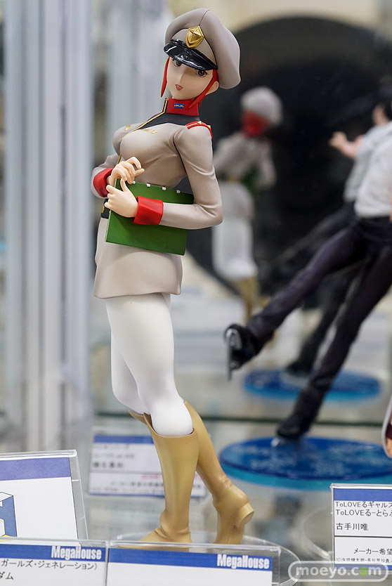 秋葉原の新作フィギュア展示の様子05