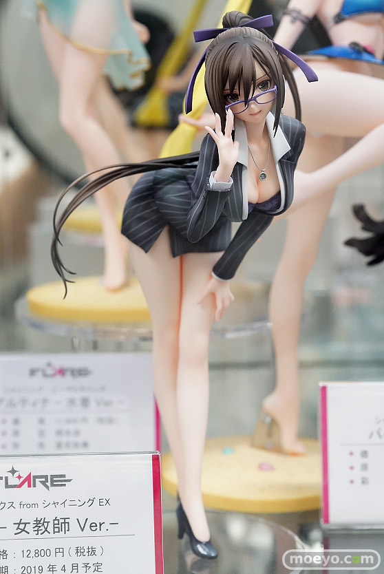 秋葉原の新作フィギュア展示の様子09